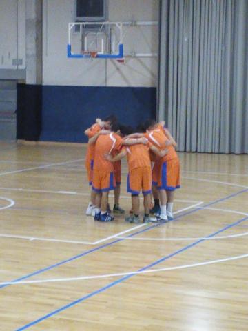 Moments anteriors al darrer partit de la primera fase del cadet Masculí StereoMovil Club Bàsquet Bellpuig